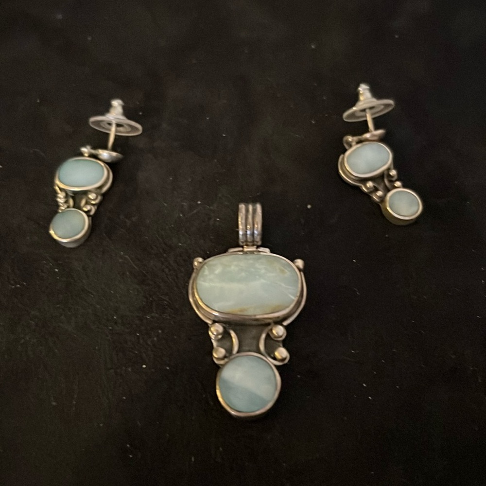 Vintage Stunning Sterling Silver Southwest blue stone 925 pendant & earrings
